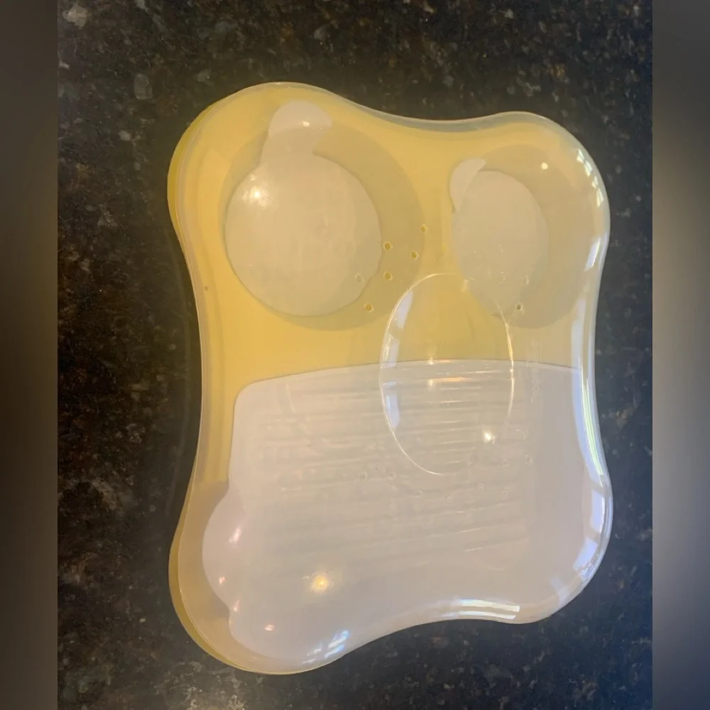 NWOT Microwave Egg Cooker, has removable pieces to assist with cooked items.
